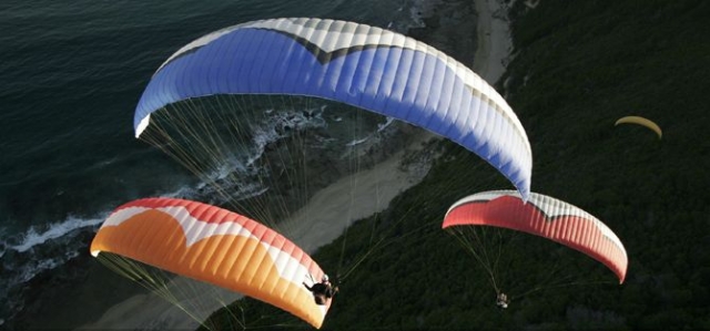  Group paragliding flight